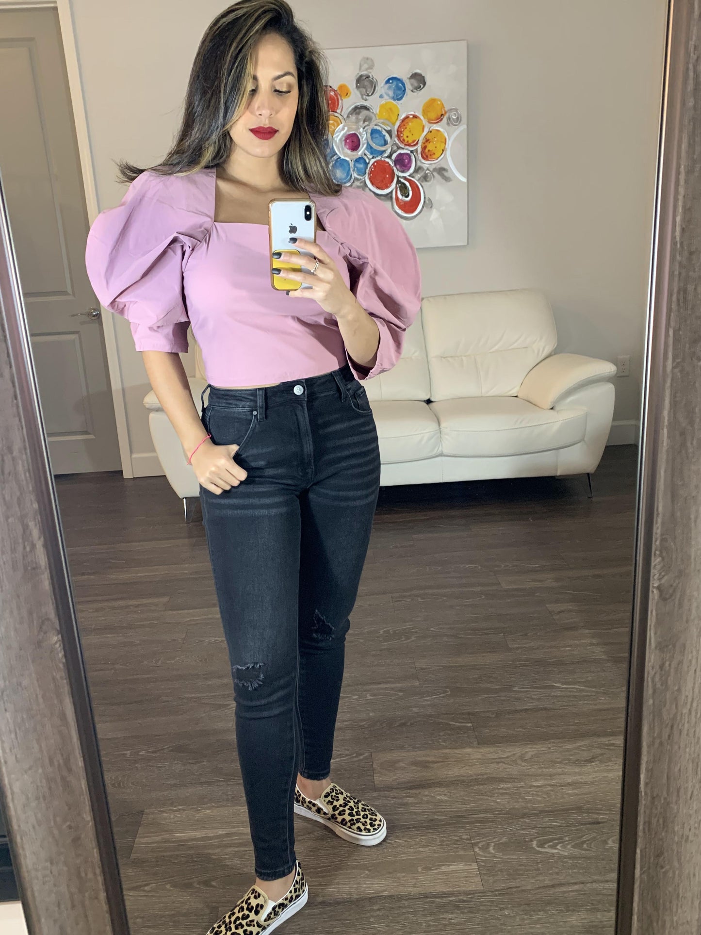 "Estilo vibrante: blusa rosa mostaza y verde oliva"