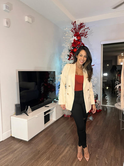 "Blazer elegante, casual y vibrante"