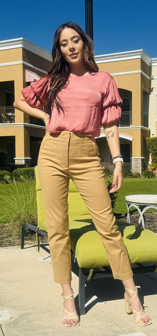 "Estilo sutil: blusa de manga 3/4 en beige y guayaba"